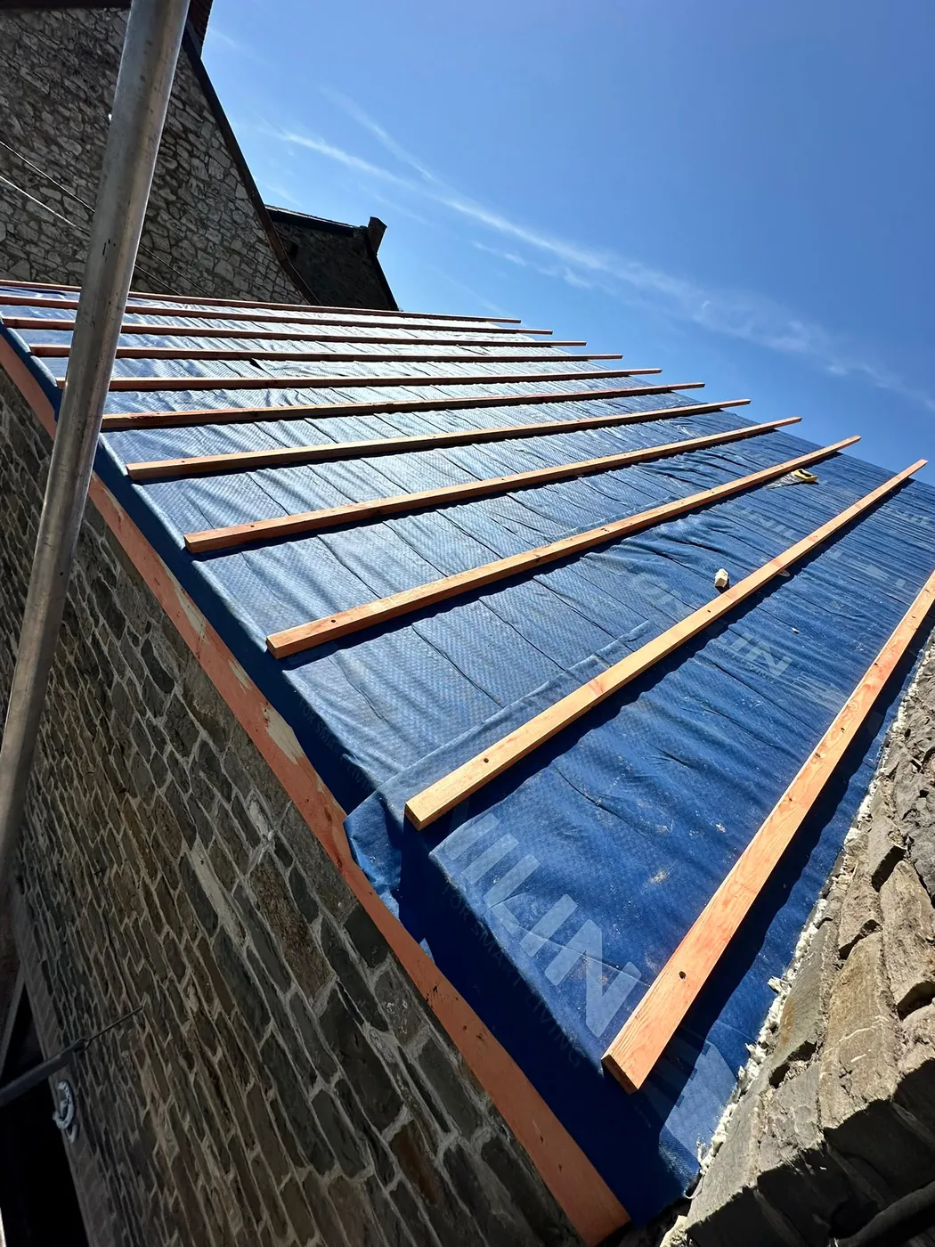 Bardage ardoises — extension moderne — réalisation A Rapetti Toiture