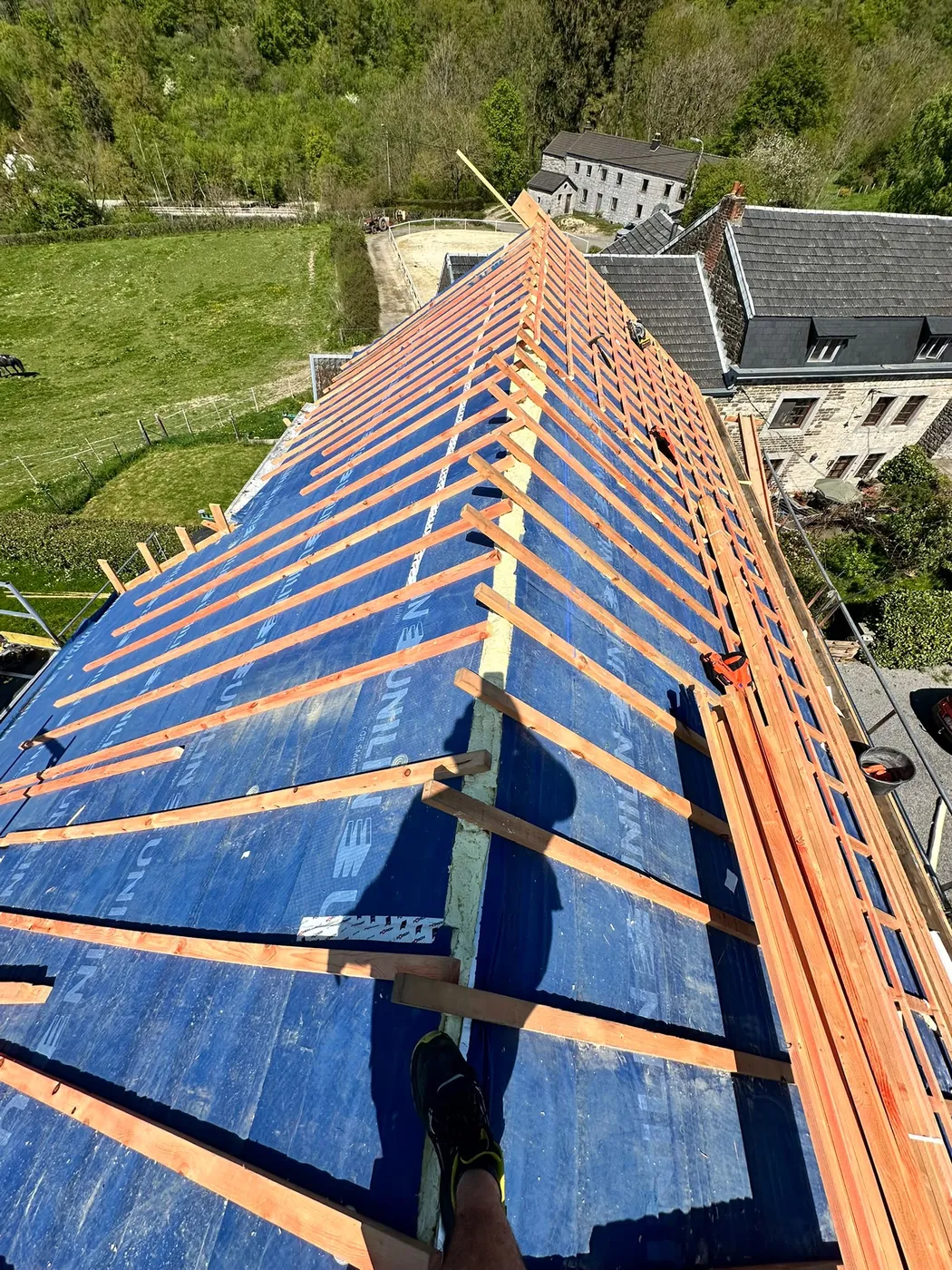 Toiture neuve — ferme à la campagne — réalisation A Rapetti Toiture