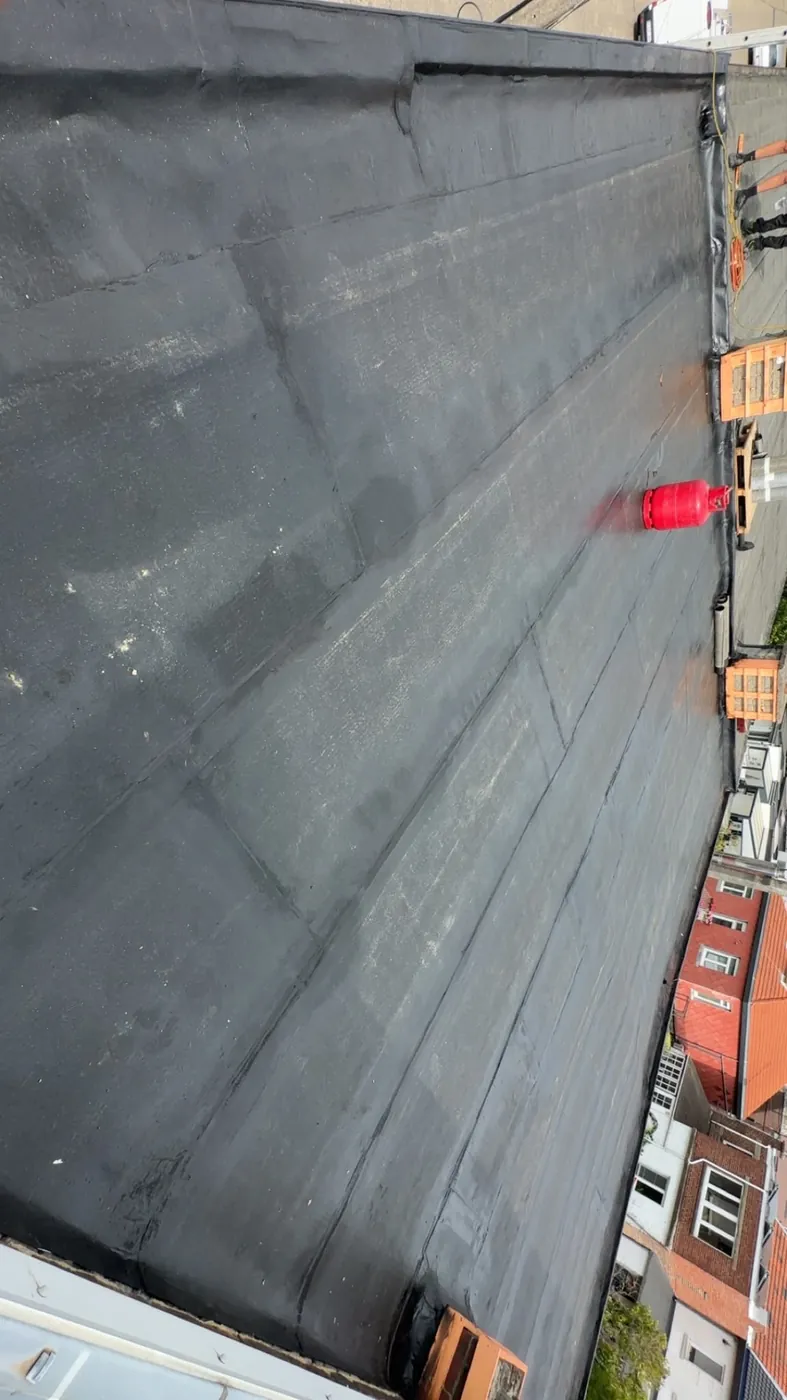Toiture plate — étanchéité EPDM — réalisation A Rapetti Toiture
